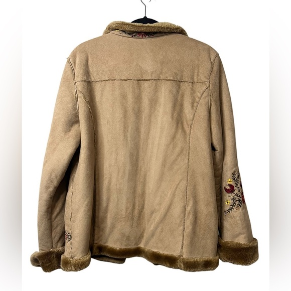 Womens Bill Blass Sport Embroidered Floral Sherpa Style Coat Size M - Picture 4 of 4